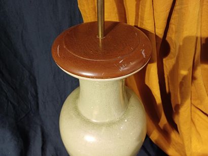 FAR EAST, 20th century 
Celadon cracked porcelain...
