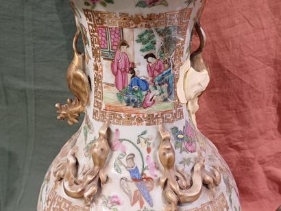 CHINA, Canton - 20th century 
Two porcelain...