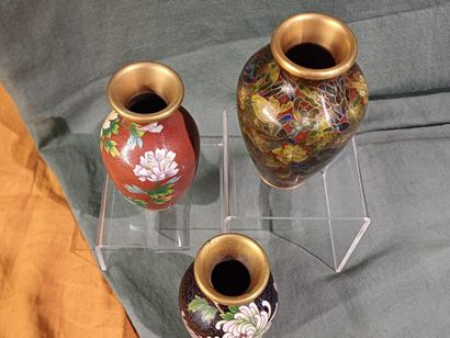 FAR EAST
Three small brass vases decorated...