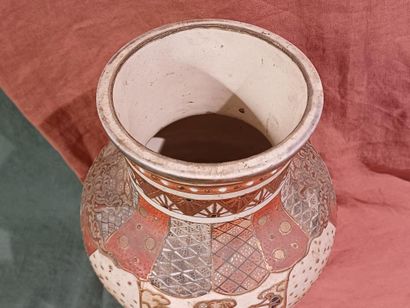 JAPAN, Satsuma - 20th century
Earthenware...