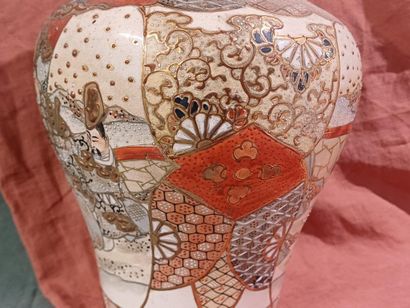 JAPAN, Satsuma - 20th century
Earthenware...