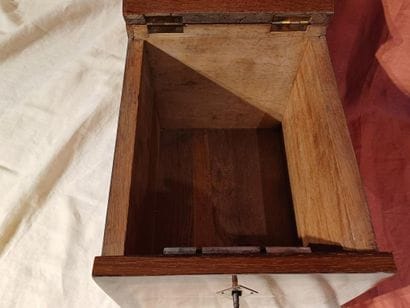 Veneered wood and varnished amaranth veneer...