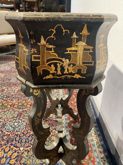 Planter in black lacquered wood with gilded...