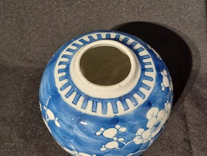 CHINA
Set comprising a covered pot, a vase...