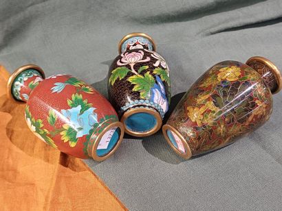 FAR EAST
Three small brass vases decorated...