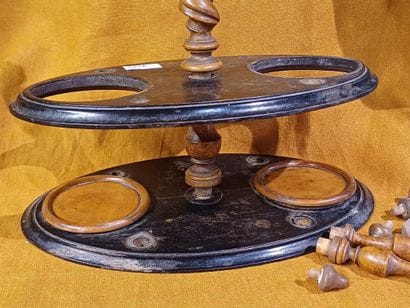 Set including :
- a silver napkin ring. Minerve...