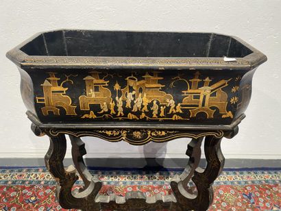 Planter in black lacquered wood with gilded...