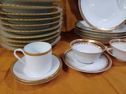 LIMOGES - RAYNAUD
Ensemble en porcelaine...