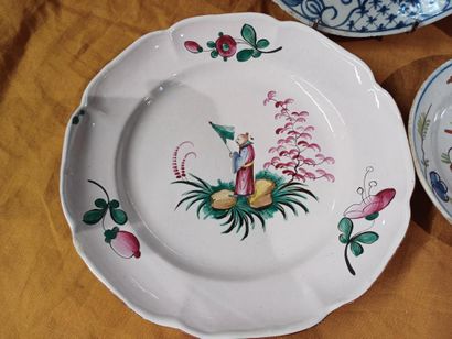 DELFT, BORDEAUX, EAST 
Earthenware set with...