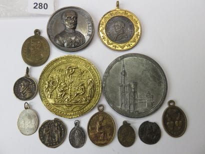Médailies - Lot de 13 médailles religieuse,...