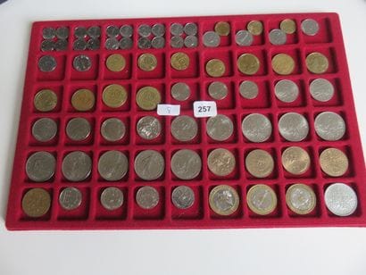 Monnaies - Collection de 410 monnaies diverses,...