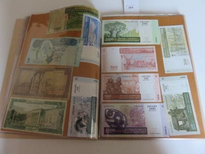 Billets - Collection de 154 billets étrangers...