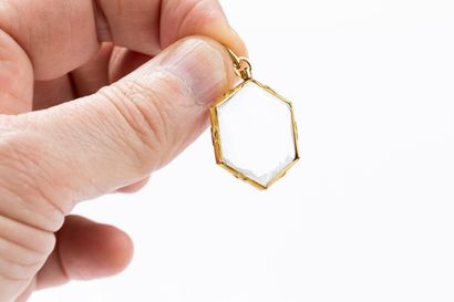 Yellow gold keepsake pendant, between two...