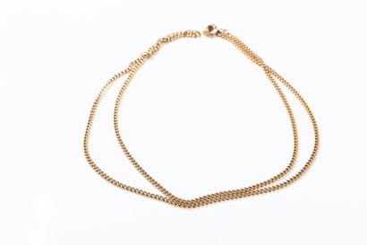 Yellow gold curb chain. Spring-ring clasp....