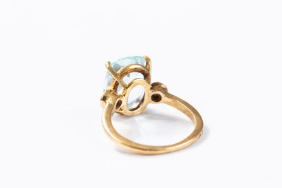 Yellow gold ring centered on an aquamarine...