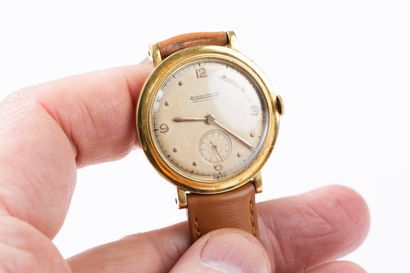JAEGER-LECOULTRE circa 1950. 
Gold wristwatch,...