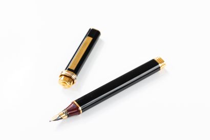 MUST by CARTIER
Vendôme model fountain pen,...