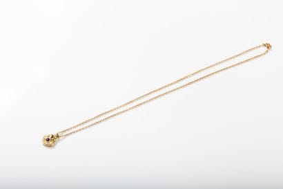 Yellow gold forçat chain with a heart-shaped...