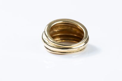 MAUBOUSSIN 
Yellow gold ring forming three...