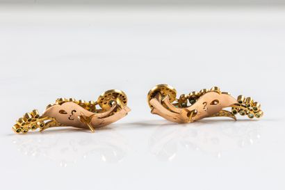 Pair of stylized earrings in 750-thousandths...