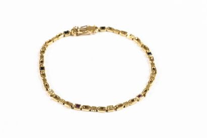 Yellow gold bracelet decorated with geometric...
