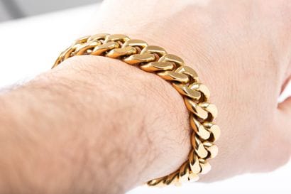 Massive gourmette bracelet in yellow gold....