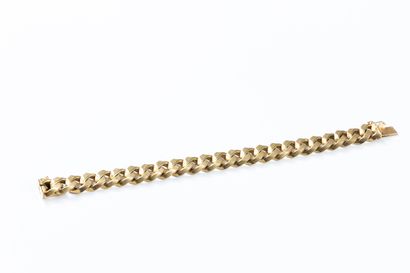 Hollow curb chain bracelet in yellow gold...