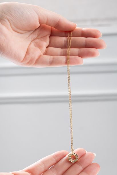 Yellow gold forçat chain with octagonal pendant...