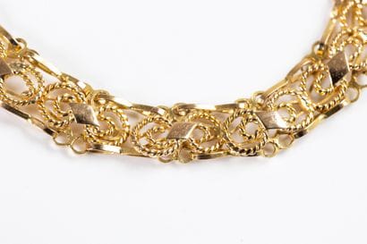 Yellow gold bracelet decorated with filigree...