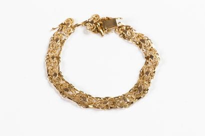 Yellow gold bracelet decorated with filigree...