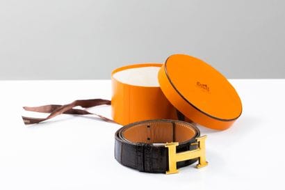 HERMES
H belt in brown porosus crocodile
Gold-plated...