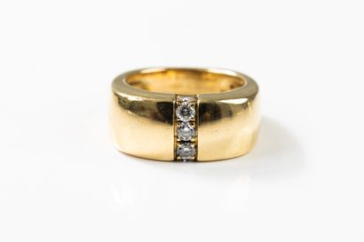 MAUBOUSSIN
Yellow gold signet ring set with...
