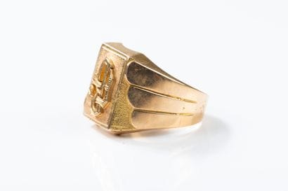 Chevalière in amatized and brilliant gold,...