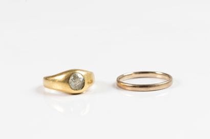 Yellow gold ring set with an old-cut diamond,...