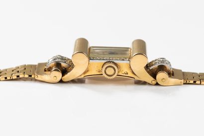 RIX Paris - circa 1940. 
Beautiful gold wristwatch,...