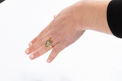 Yellow gold oval ring with filigree decoration...