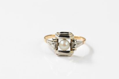 Delightful gold ring centered with a 4.2...