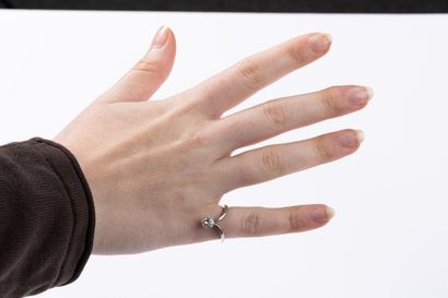 V-shaped white gold ring set with a brilliant-cut...