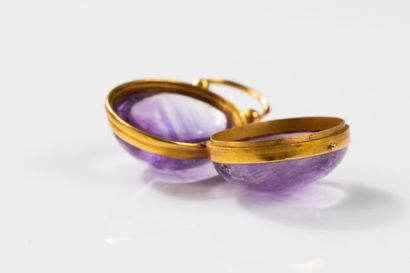 Opening pendant in yellow gold set with two...