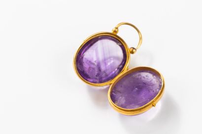 Opening pendant in yellow gold set with two...
