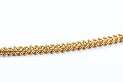 Yellow gold curb chain. Spring-ring clasp....