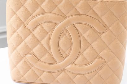 CHANEL 
Médaillon