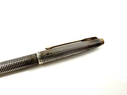 PARKER
Sterling silver ballpoint pen, chased...