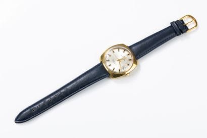 BUCHERER circa 1970/75. 
Gold-plated wristwatch...