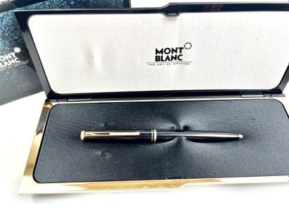 MONTBLANC
Ballpoint pen in black resin, in...
