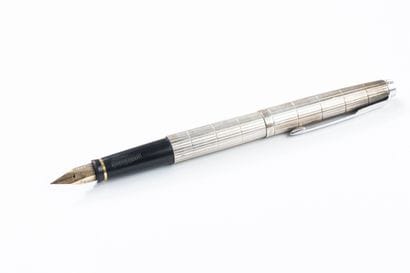 PARKER
900 thousandths silver fountain pen,...