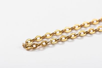 Yellow gold forçat chain. Spring-ring clasp....