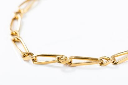 Yellow gold 1/1 alternating mesh bracelet....
