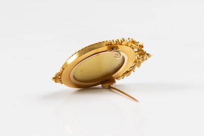 Colored gold pendant brooch centered on a...