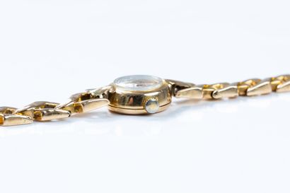 Ladies' wristwatch in gold, round case with...